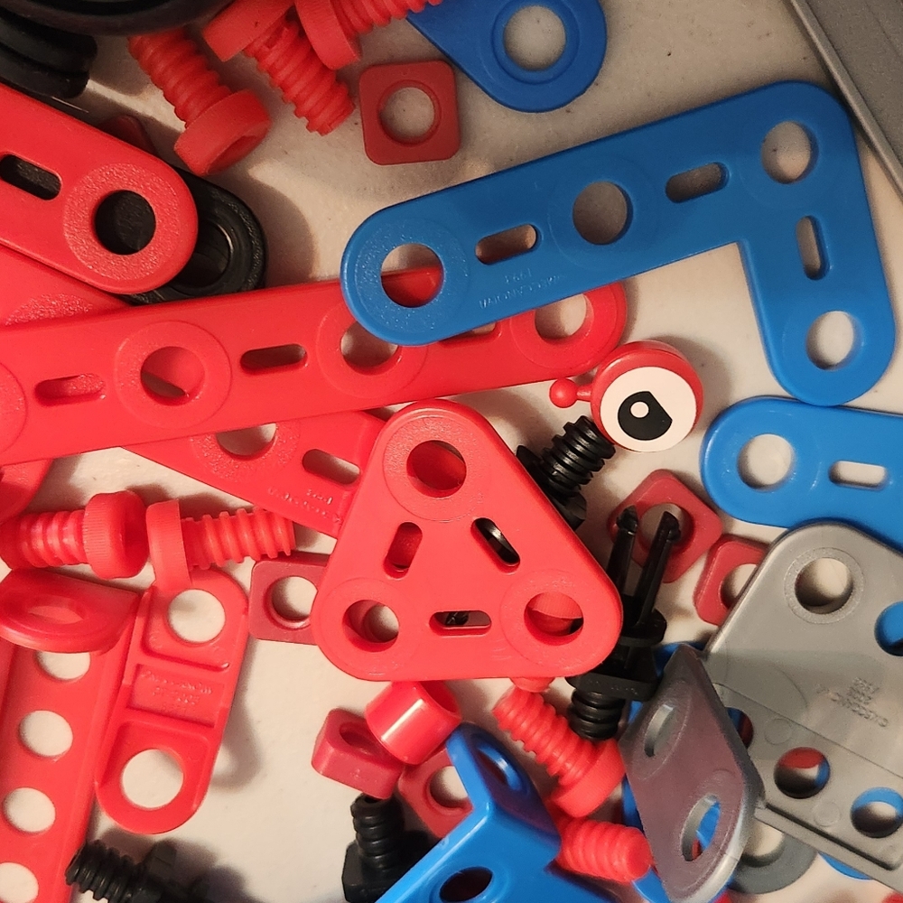 Meccano 2010 Vintage 3 In 1 STEM Build Set - Picture 15 of 16